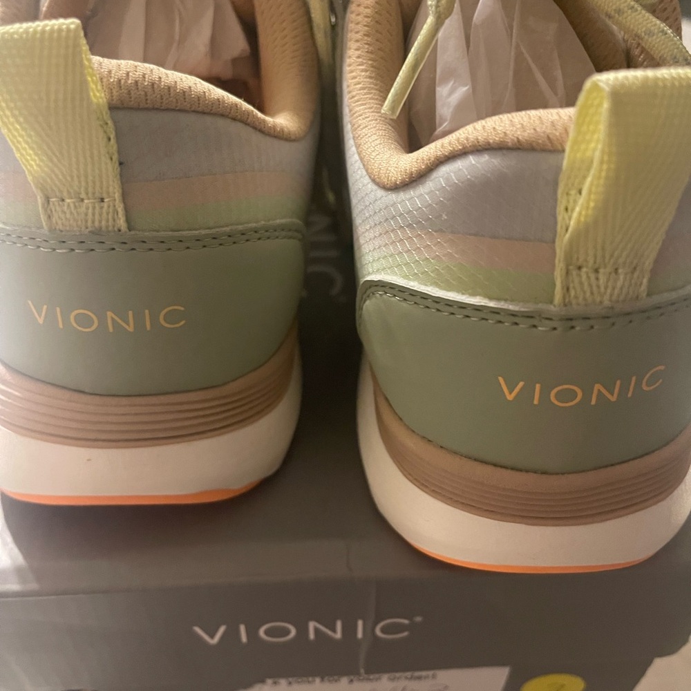 Sale… New Vionic Women’s Austyn Stylish Sage and Beige Sneakers Size 7.5. - Picture 2 of 6